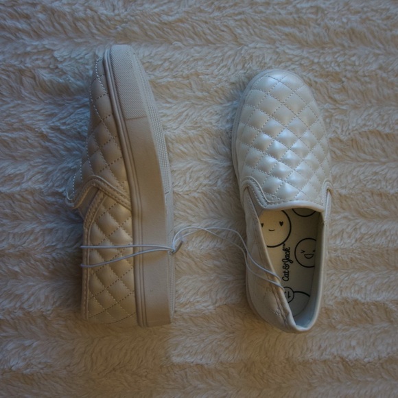 Cat & Jack Kids' White Slip-On Sneakers - Picture 6 of 10